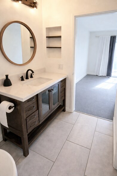 Building Photo - 640 W 4th St