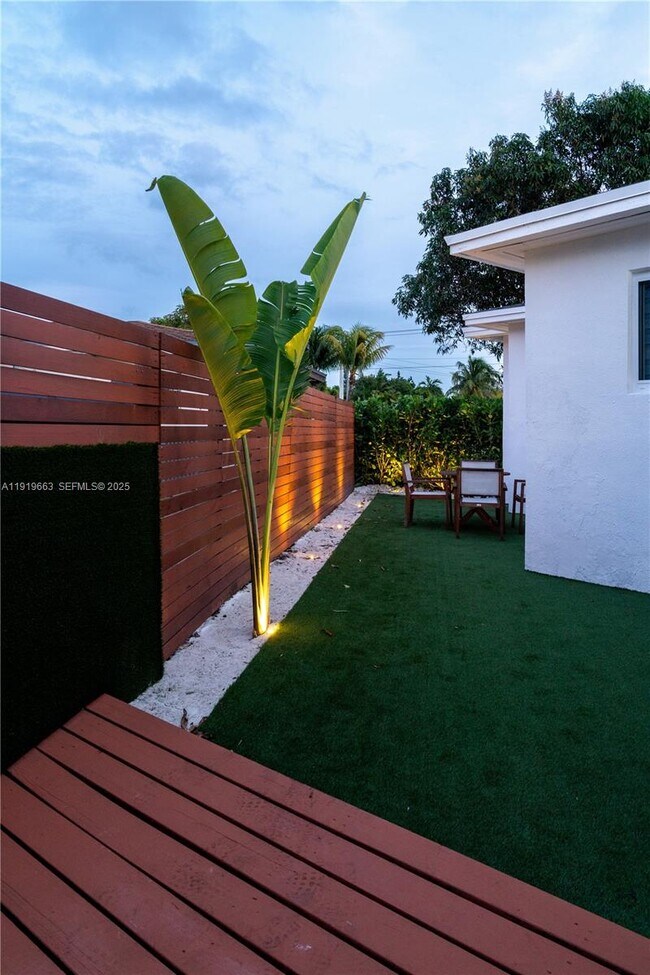 Building Photo - 1331 NE 160th St