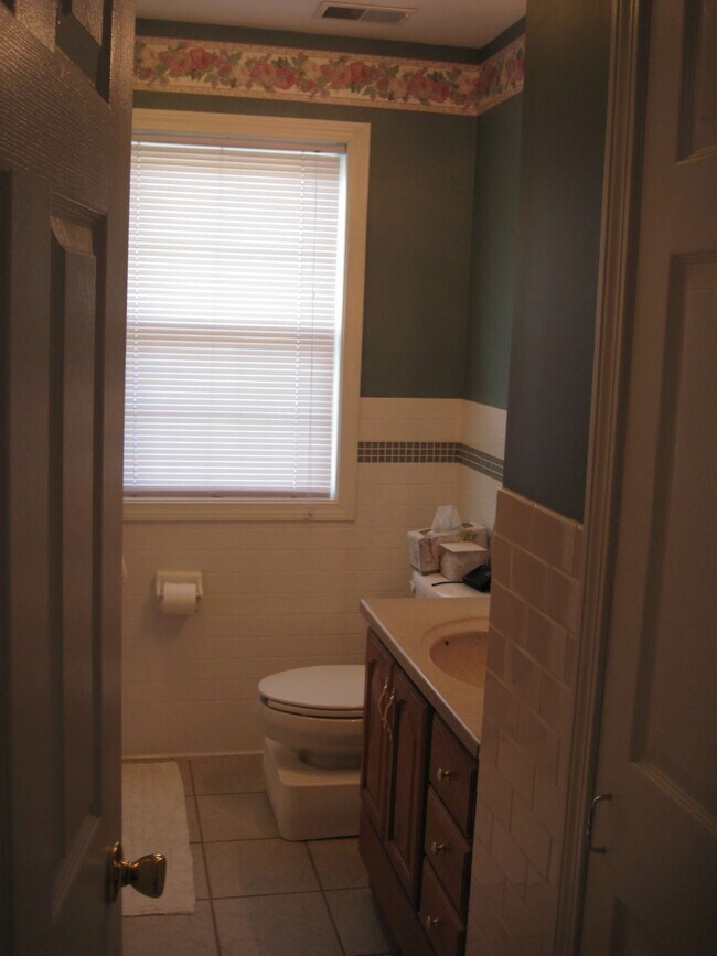 Bath - 24 Edgewood Ave
