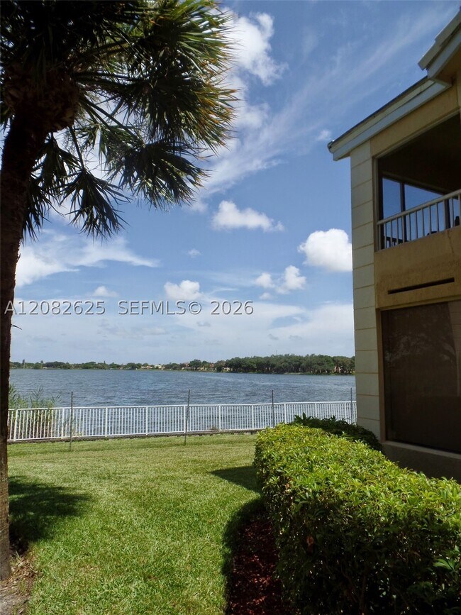 Building Photo - 2881 N Oakland Forest Dr