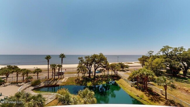 Building Photo - 2228 Beach Dr