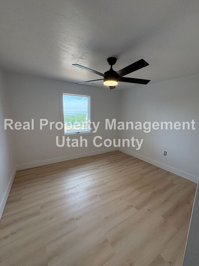 Building Photo - 9580 N Cyn Rd