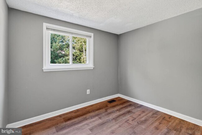 Building Photo - 5320 Larochelle Ct