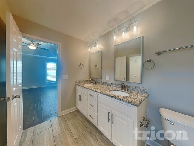 Building Photo - 424 Mya Marie Dr