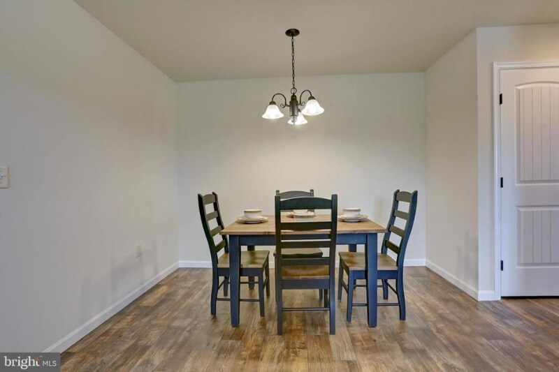 Building Photo - 744 Farmwood Ln