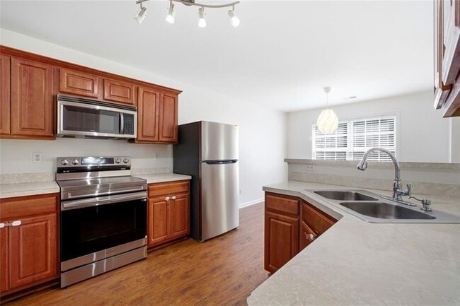 Building Photo - 6425 White Walnut Way