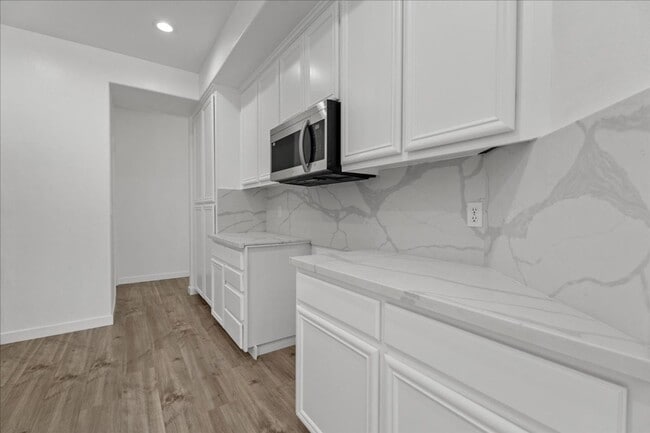 Building Photo - Fully Renovated 4 Bed 2.5 Bath Stunner In ...