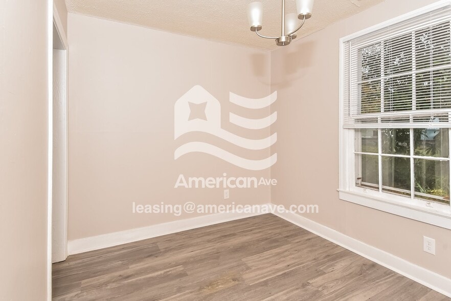 Building Photo - 2117 Roosevelt Dr