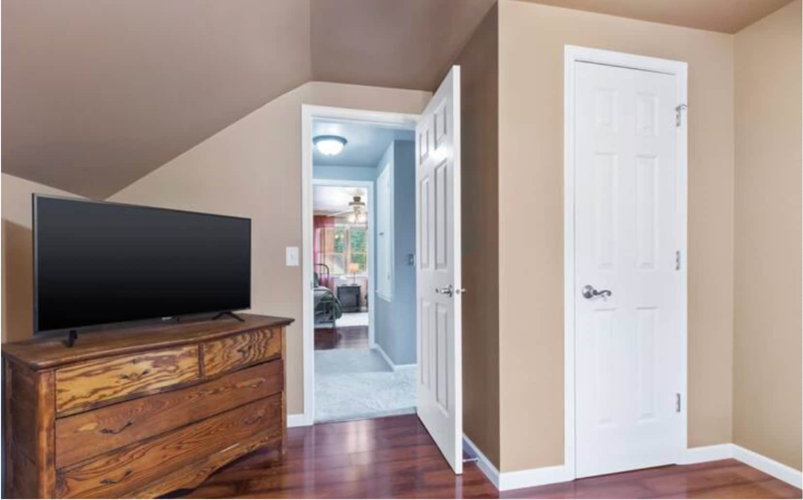 Building Photo - 1071 Kenwood St