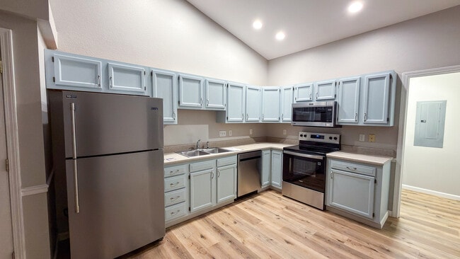 Building Photo - 806 S Sunny Ln