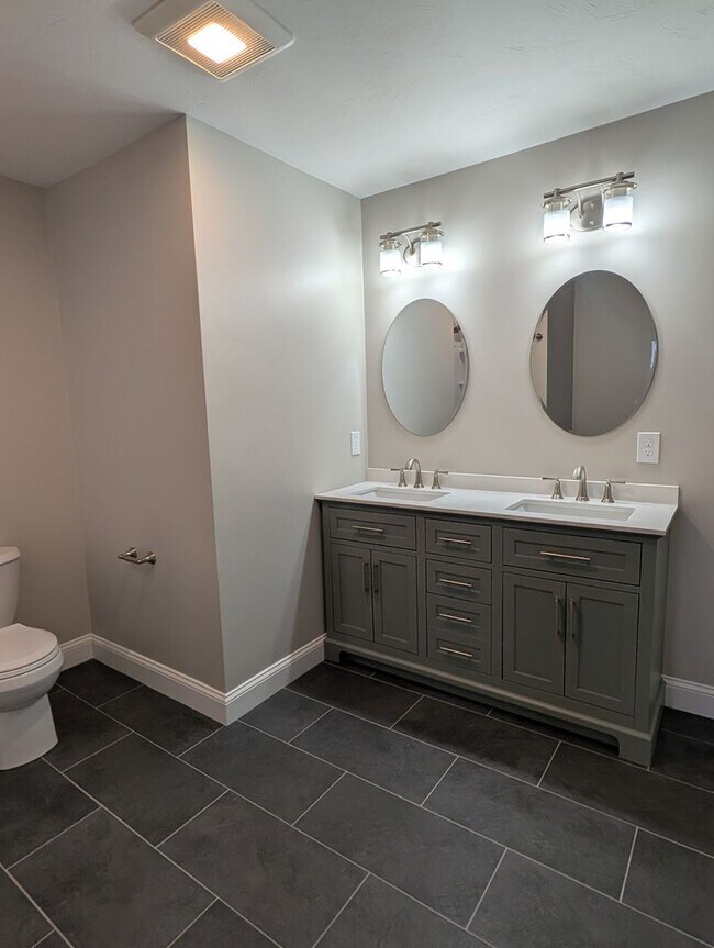 Building Photo - 398 Sutton St