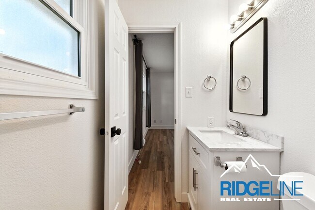Building Photo - Fox Farm one level home ready for you to e...