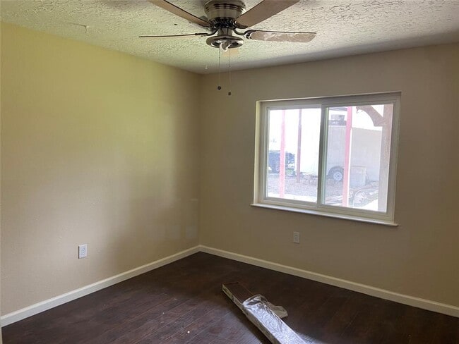 Building Photo - 3329 Longhorn Dr