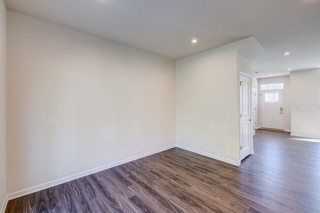 Building Photo - 4316 Summercrest Blvd