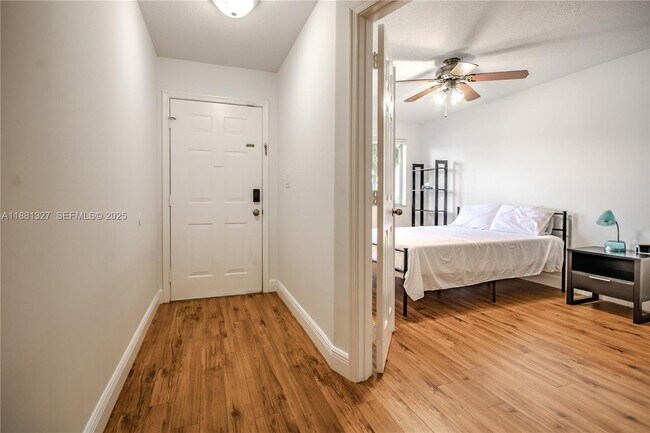 Building Photo - 7652 Pinewalk Dr S