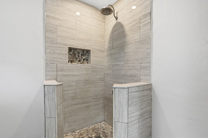 Building Photo - 1031 James Ave S