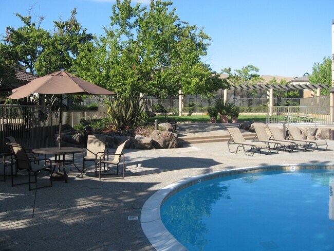 Building Photo - 39078 Guardino Dr