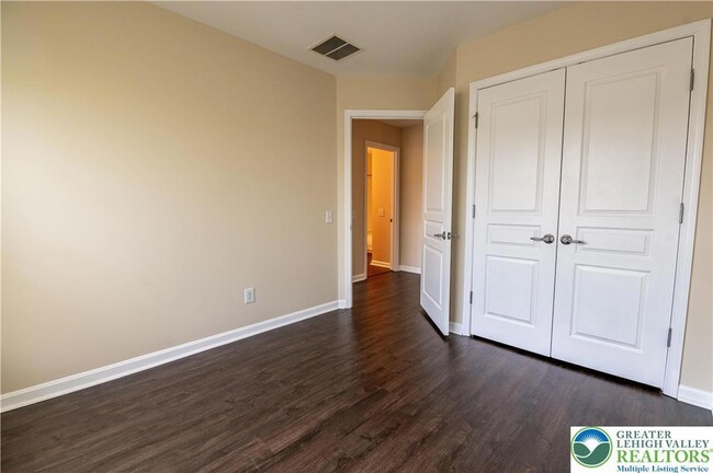 Building Photo - 8475 Putnam Ct