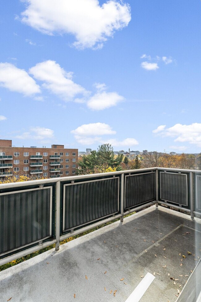 Building Photo - 175 Freeman St