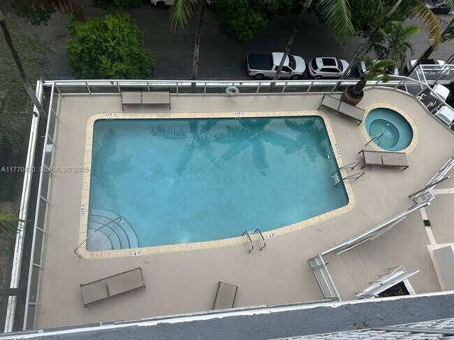 Building Photo - 2200 NE 4th Ave