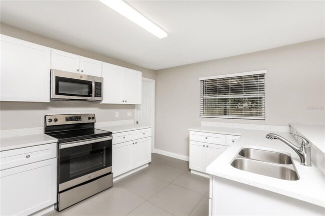 Building Photo - 7733 Range Dr