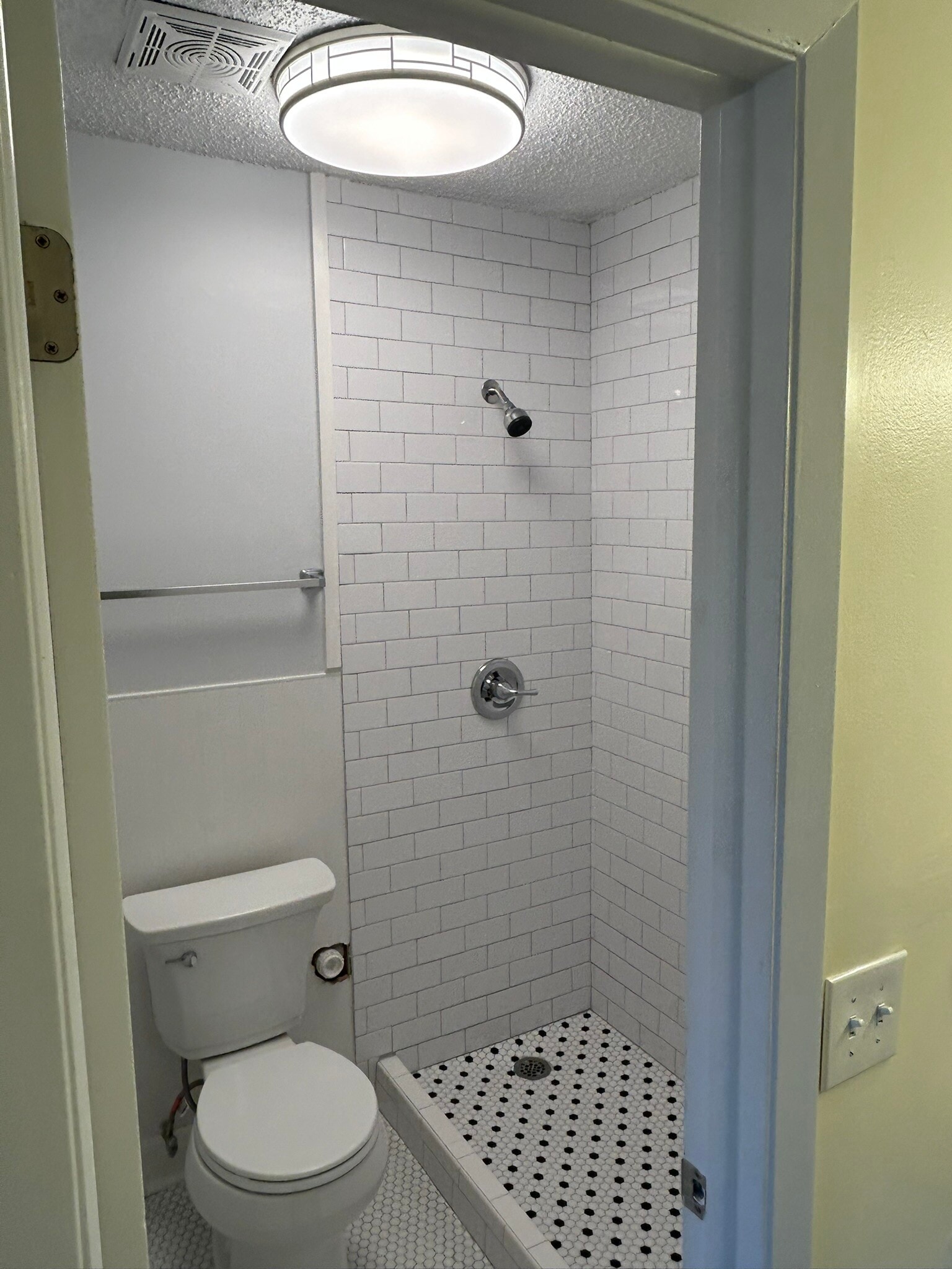 Building Photo - 515 Basswood Ave