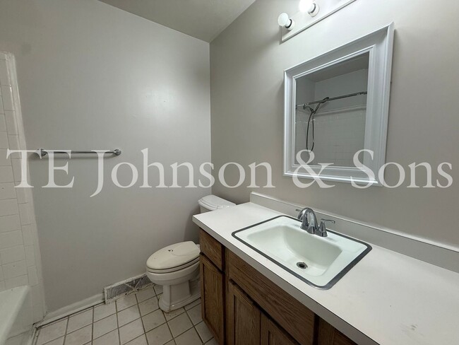 Building Photo - 3BR Home with Stainless Steel Appliances, Hardwood Floors & Carport