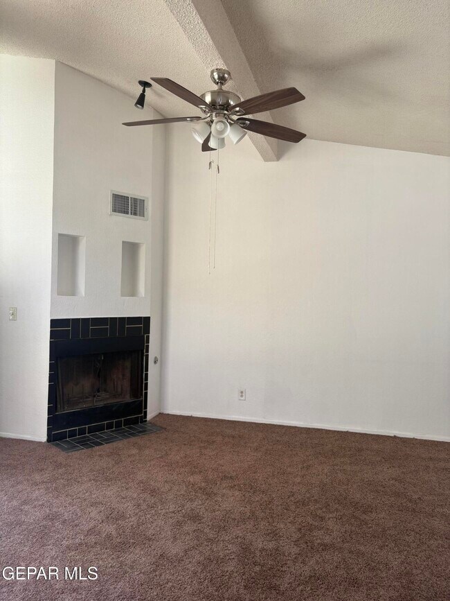 Building Photo - 10905 Highwood Way