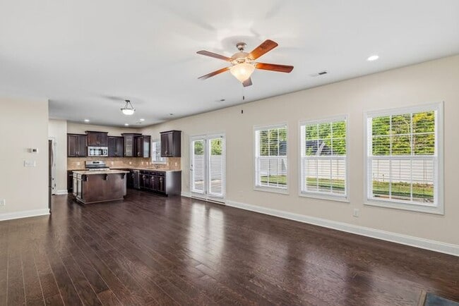 Building Photo - 5 Bedrooms in the heart of Summerfield!