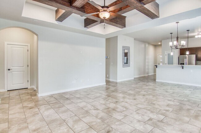 Building Photo - Beautiful East side House with 4 bed-2 baths