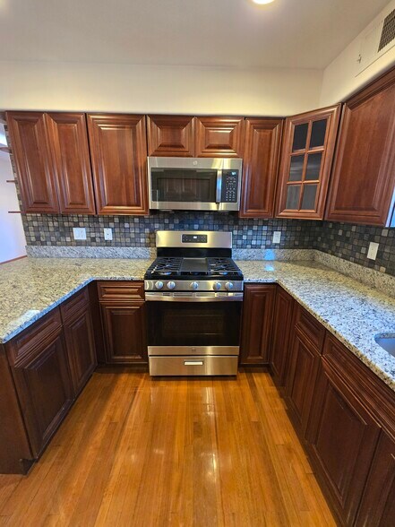 Building Photo - 35 Hawkins St