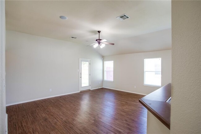 Building Photo - 1200 Rainbow Parke Dr