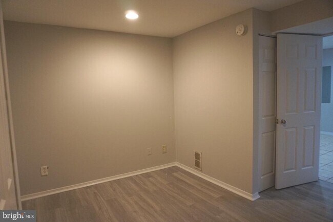 Building Photo - 19 Shady Spring Pl