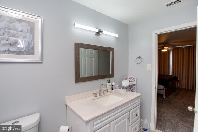 Building Photo - 33 Dogwood Ln