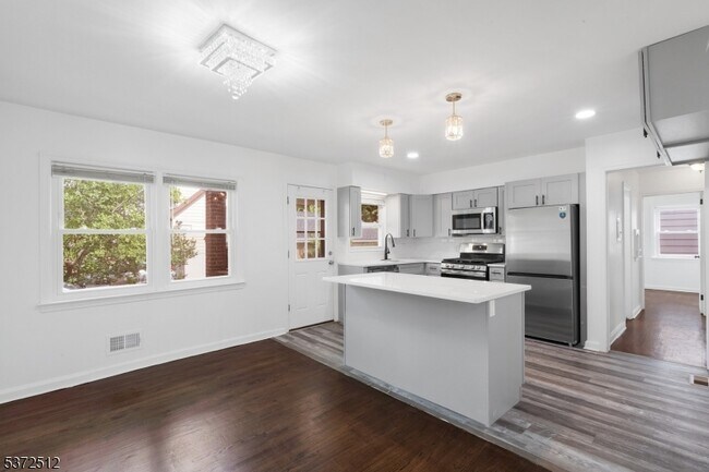 Building Photo - 141 Crosby Ave