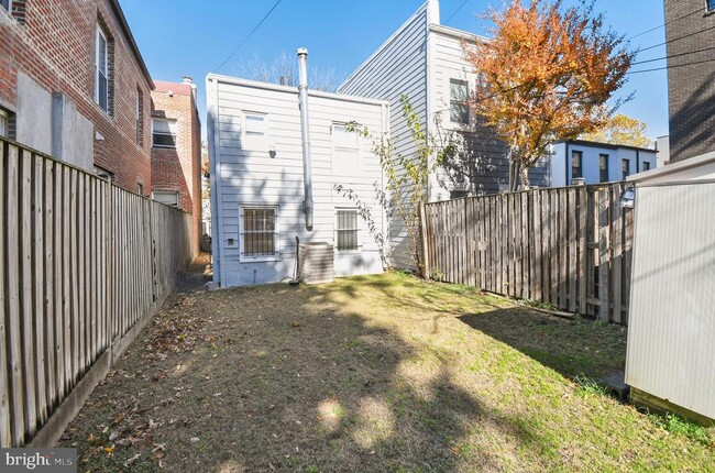 Building Photo - 470 Ridge St NW