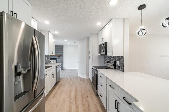 Building Photo - 1216 W Wellington Dr