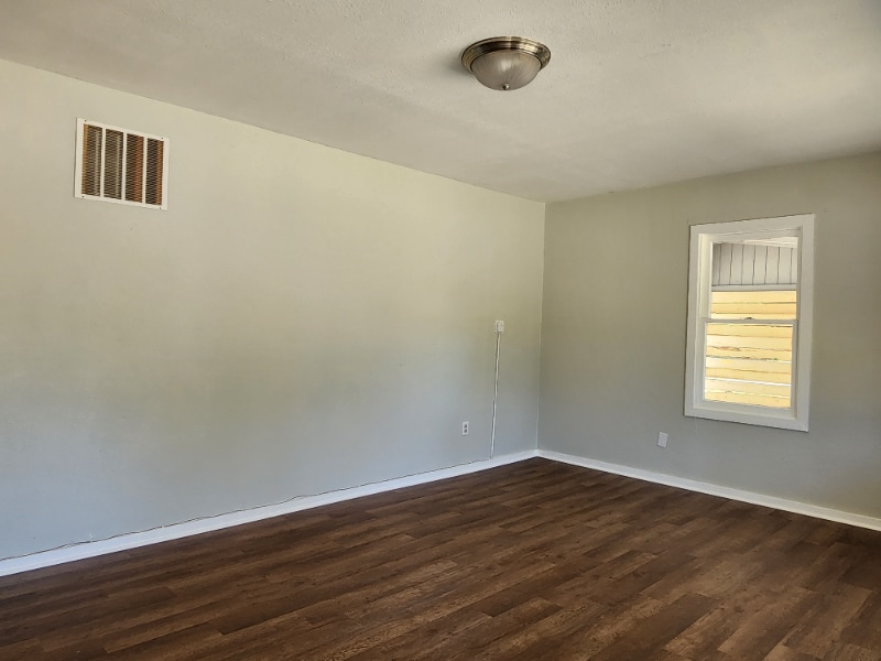 Building Photo - 646 Lois St