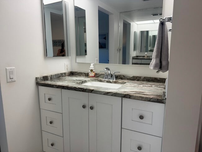 Building Photo - 4801 Martinique Pl