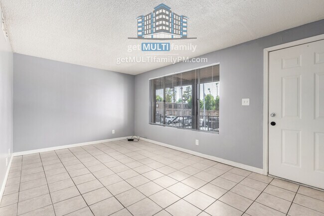 Building Photo - 2413 W Hazelwood St