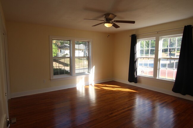 Building Photo - Coming Soon! Charming 2 Bedroom in Tyler!