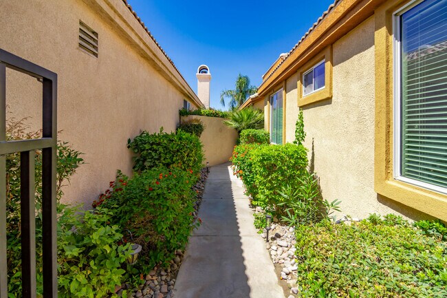 Building Photo - 67568 S Laguna Dr