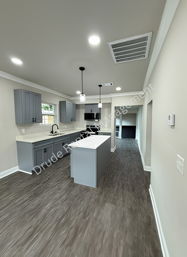 Building Photo - Remodel and Charming Home