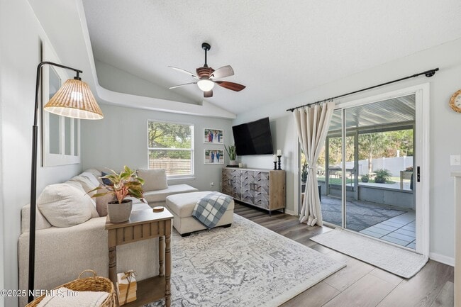 Building Photo - 2143 Lady Di Ln