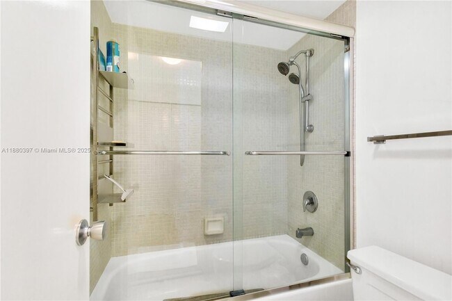 Building Photo - 3701 N Country Club Dr