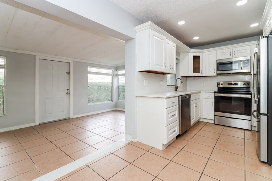 Building Photo - 14609 Knoll Ridge Dr