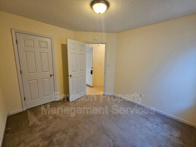 Building Photo - 3989 Meadow Glen Way