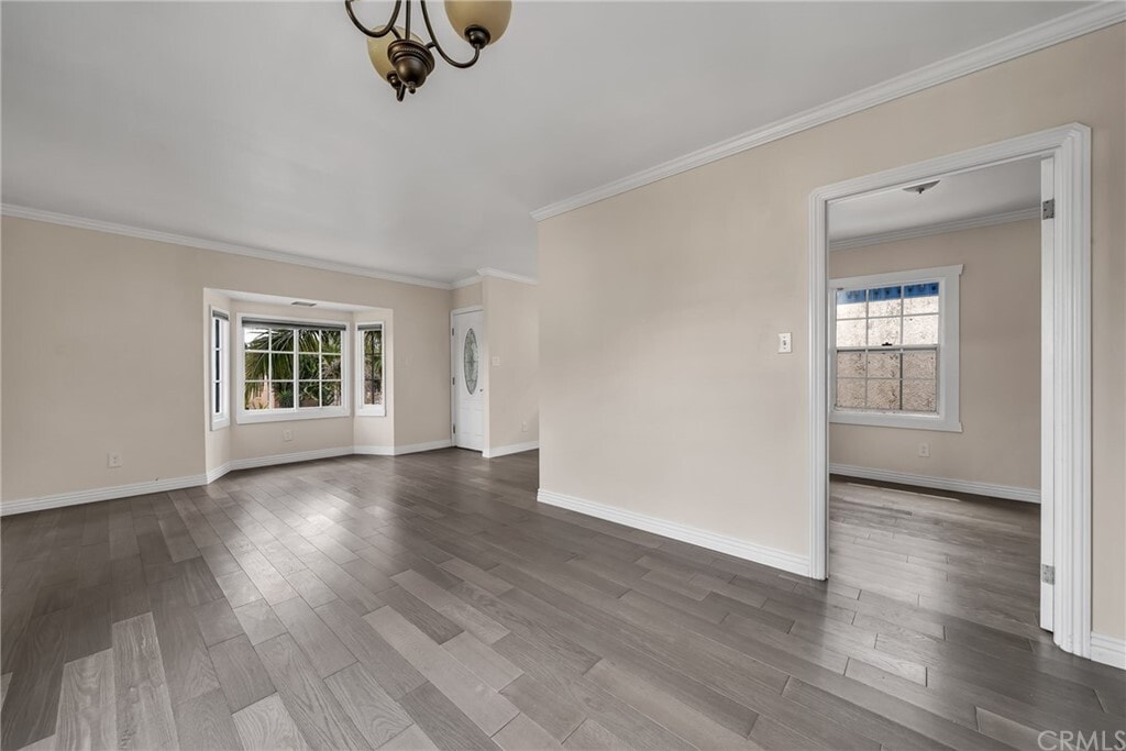 Living Room - 3131 S Kerckhoff Ave