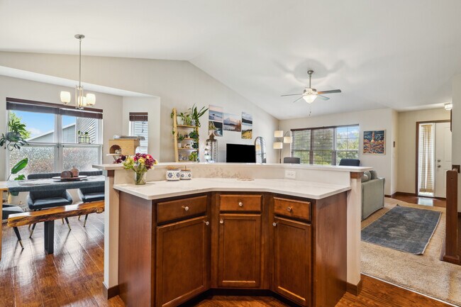 Building Photo - 868 McCollister Ct