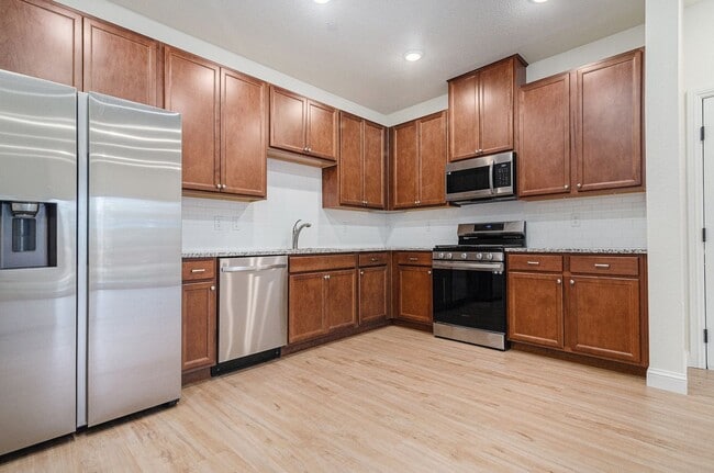 Building Photo - Ground Level Condo - 2 Bedrom 2 Bathroom in Chatfield Bluffs